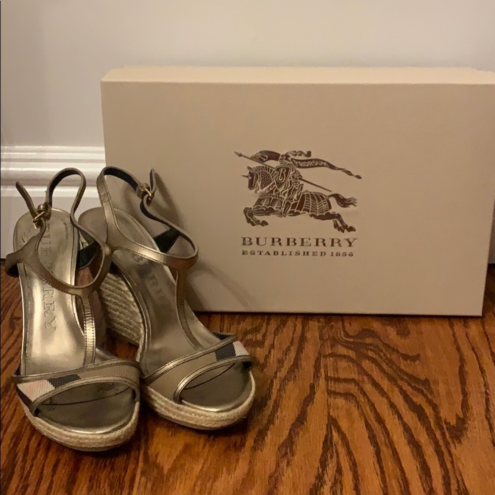 Burberry Bridle House Check Leeham 100 Espadrille Wedges.